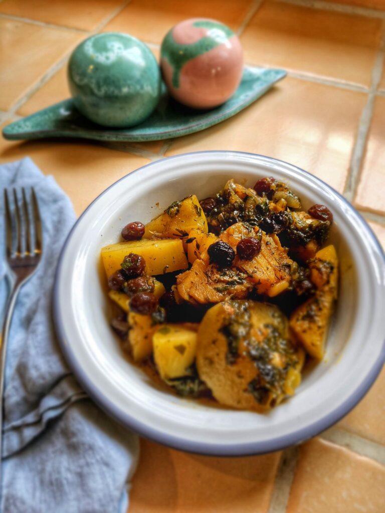 fish plaki greek recipe with potatoes and raisins